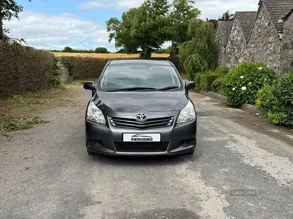 Used Toyota Verso T2 132 HP (97 kW) 2011 Grey MPV