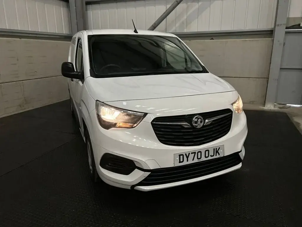 Gebraucht Vauxhall Combo Edition 100 PS (73 kW) 2021 Weiß Van / Kleinbus