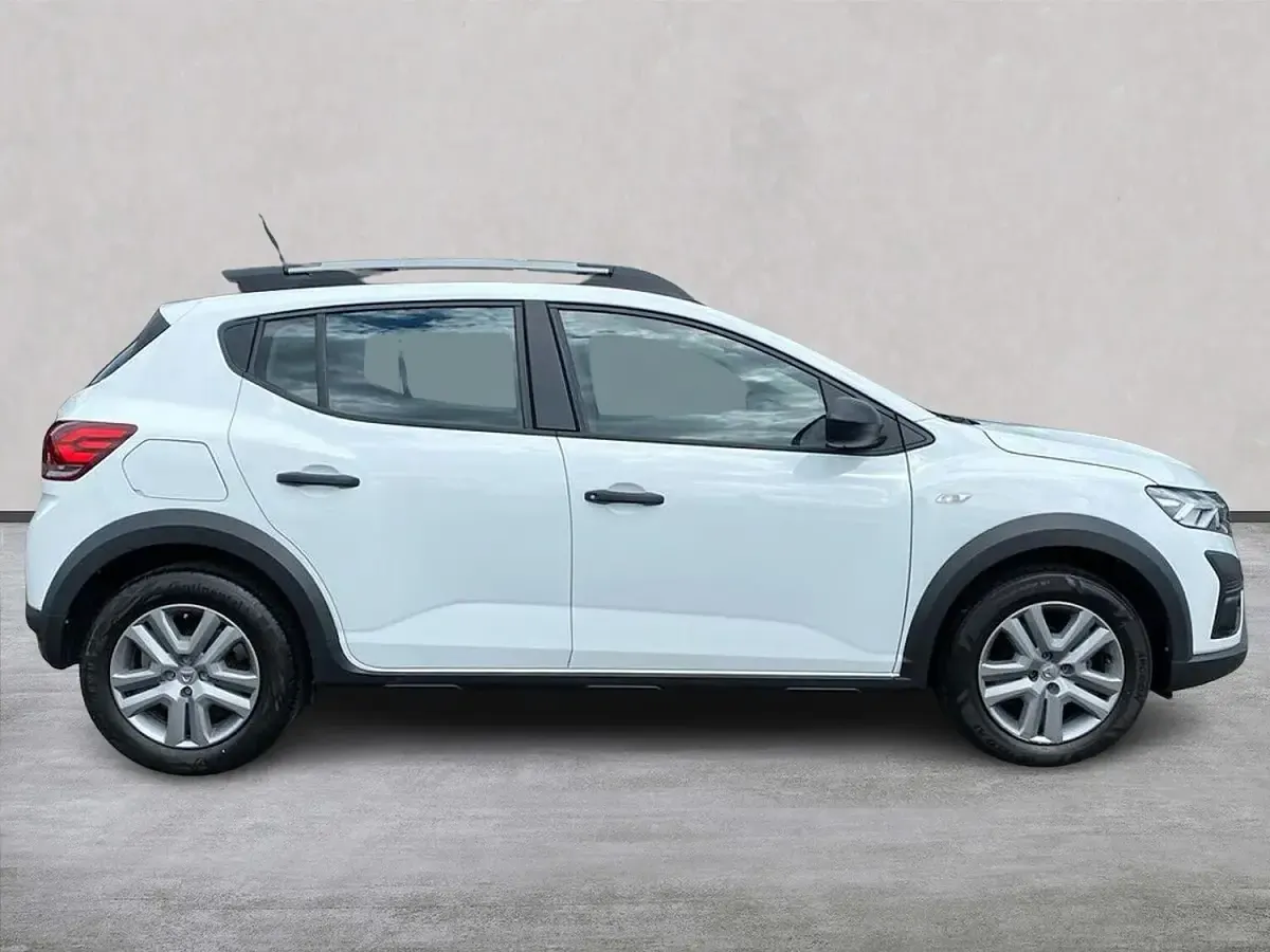 Used Dacia Sandero Essentiel 90 HP (66 kW) 2023 White Hatchback