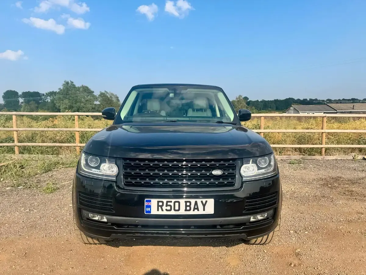 Used Land Rover Range Rover Vogue 306 HP (225 kW) 2015 Black SUV
