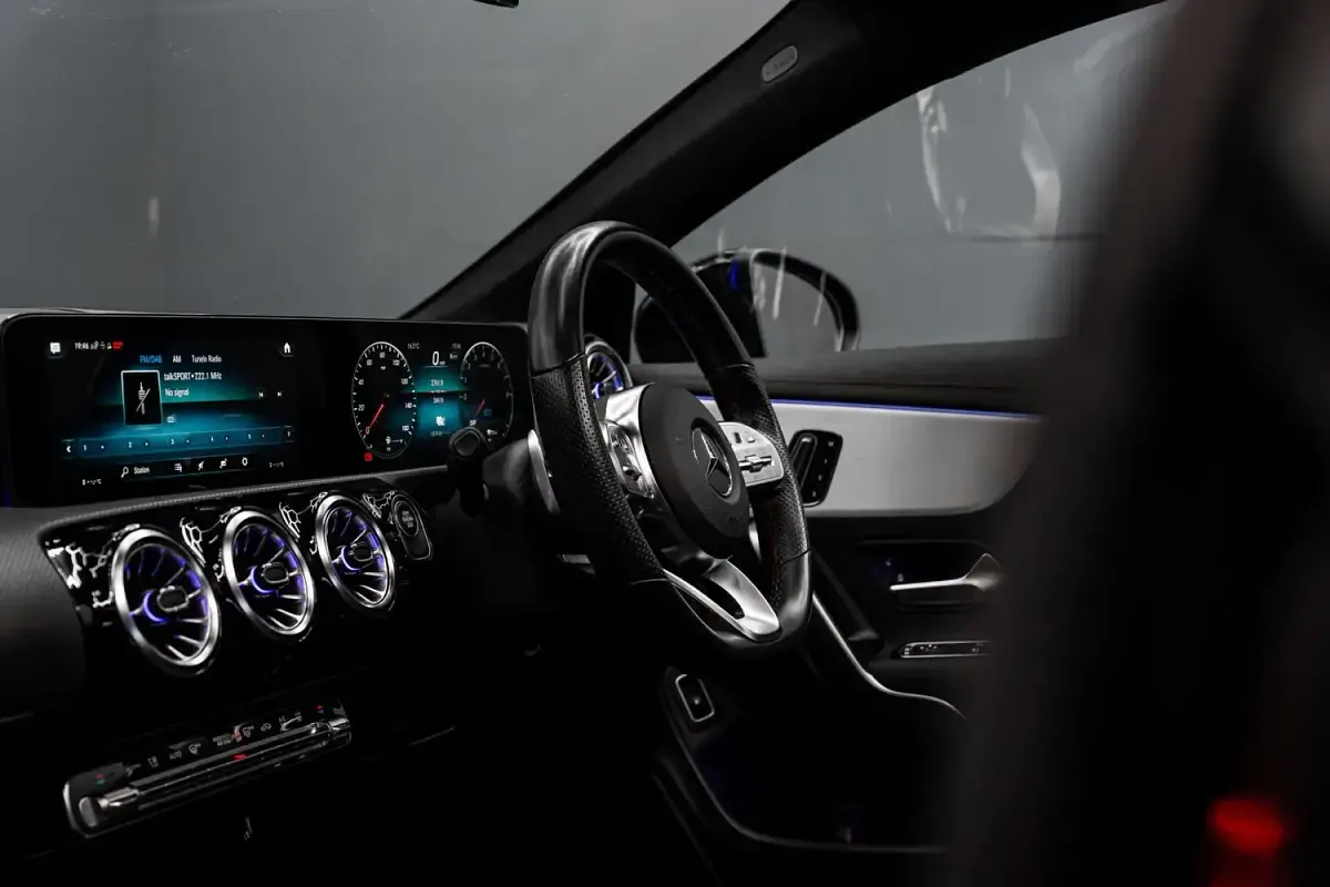 Begagnad Mercedes CLA250 AMG Line Premium Plus 2023 Grå Sedan