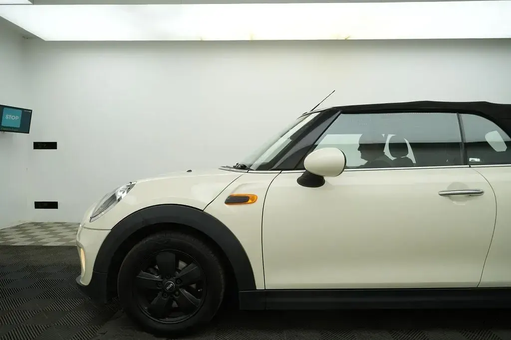 Used Mini Cooper Cabriolet 136 HP (100 kW) 2017 White Cabriolet