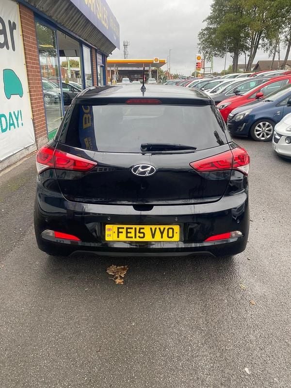 Used Hyundai i20 Premium 100 HP (73 kW) 2015 Black Hatchback