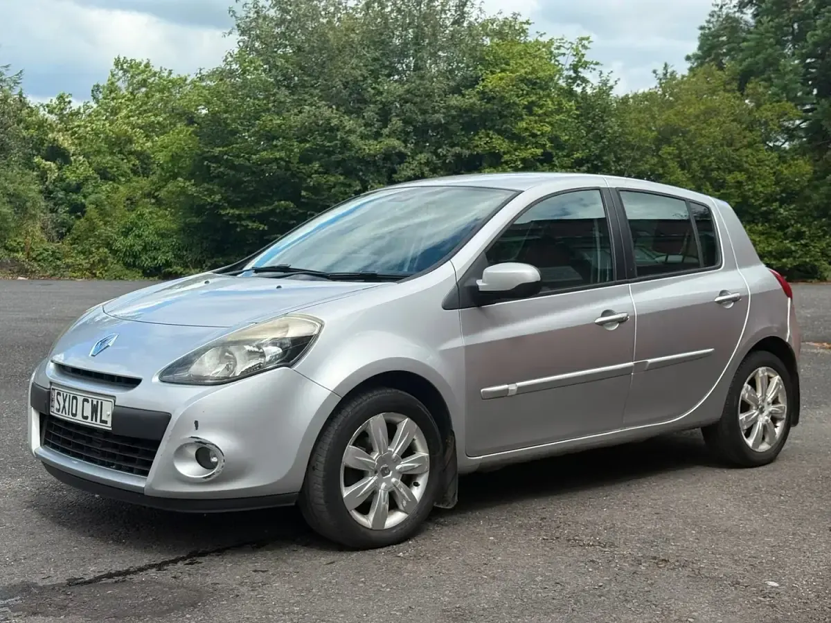 Used Renault Clio Privilege 86 HP (63 kW) 2010 Silver Hatchback