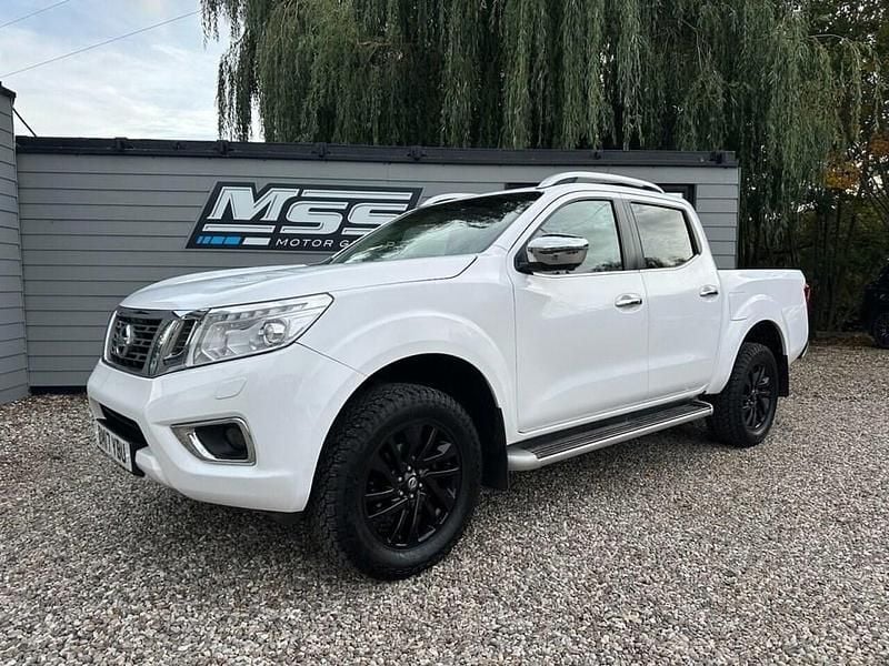 White Used 2017 Nissan Navara Tekna Pickup | £13,995 (Fair price) - Image 1/4