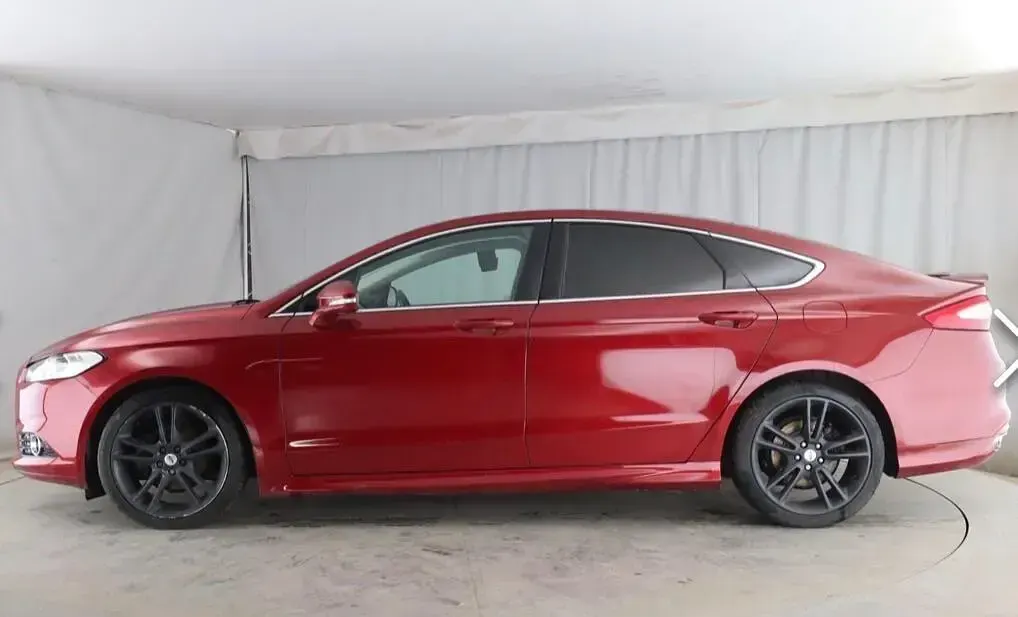 Used Ford Mondeo Titanium 180 HP (132 kW) 2015 Red Hatchback