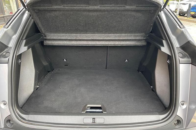Second-hand Peugeot e-2008 Premium 98 kW (134 CP) 2022 Gri SUV