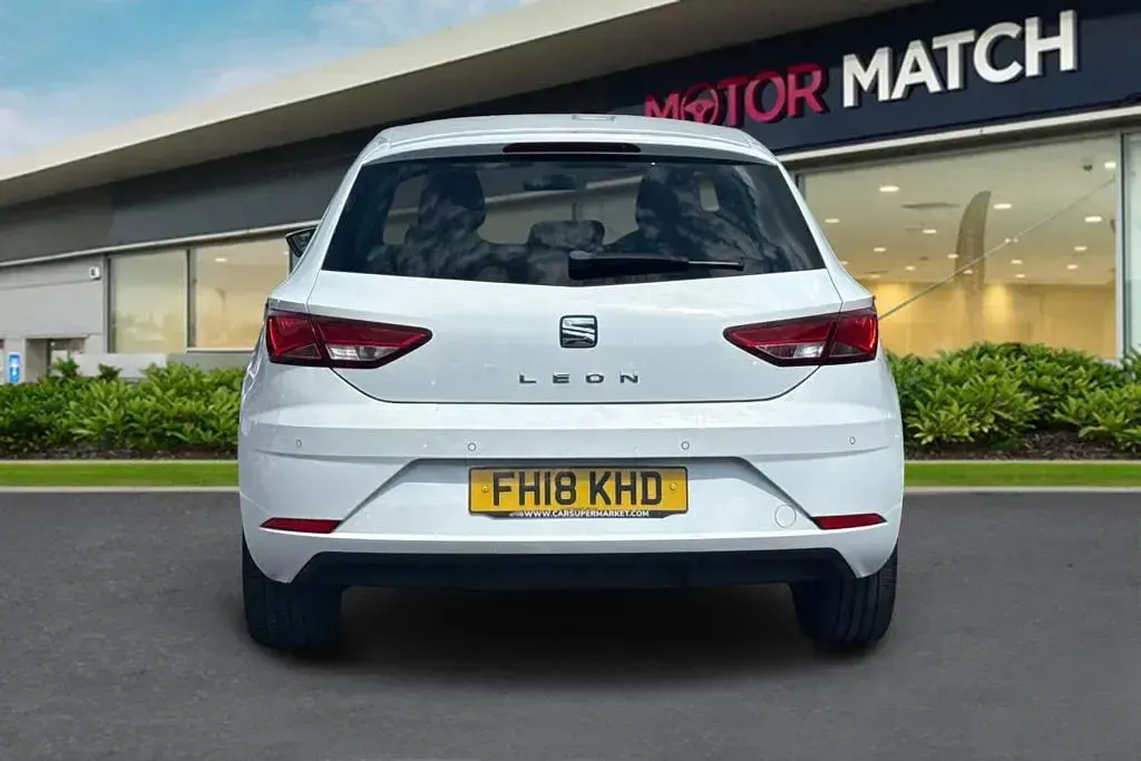 Begagnad Seat Leon SE Dynamic 2018 Vit Halvkombi
