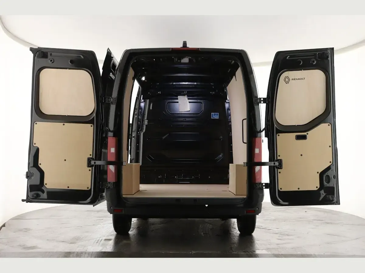 New Renault Master 2026 Black MPV