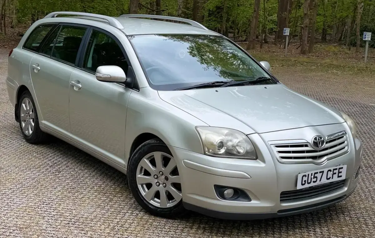 Usado Toyota Avensis T3 129 HP (94 kW) 2007 Prateado Carrinha