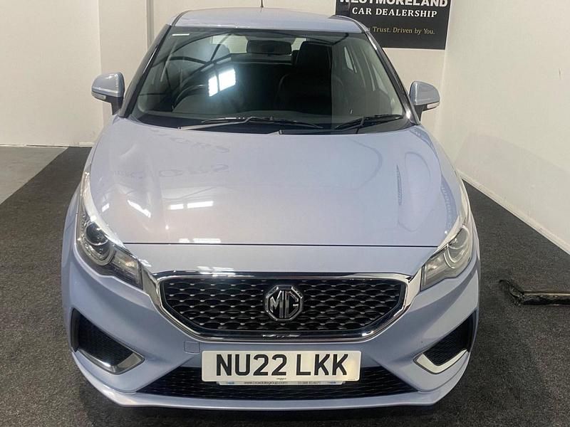 Begagnad MG MG3 Exclusive 106 HK (77 kW) 2022 Silver Halvkombi
