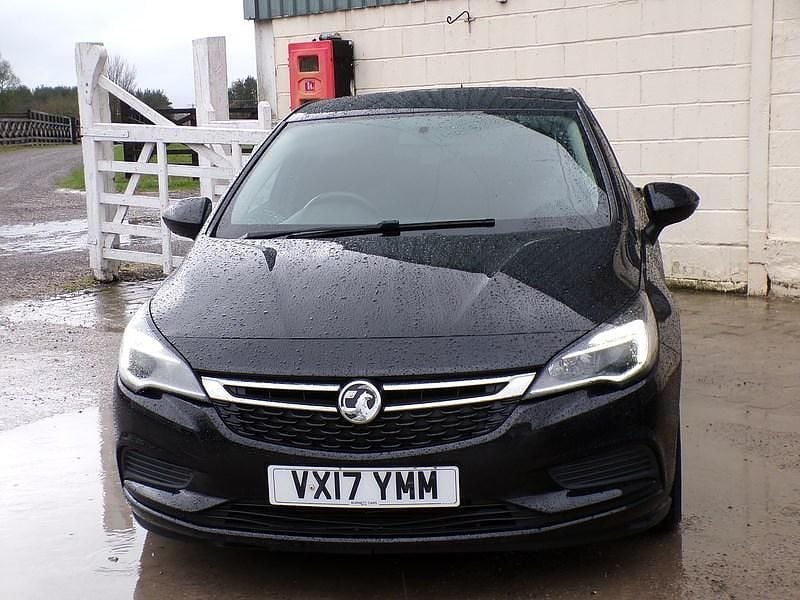 Used Vauxhall Astra 110 HP (80 kW) 2017 Black Hatchback