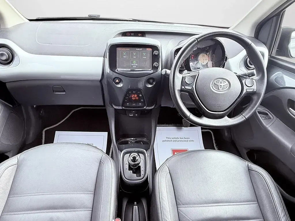 Używany Toyota Aygo X-clusiv 2016 Szary Hatchback
