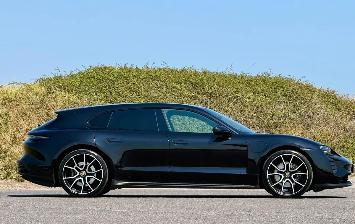 Used Porsche Taycan 350 kW (476 HP) 2023 Black Estate