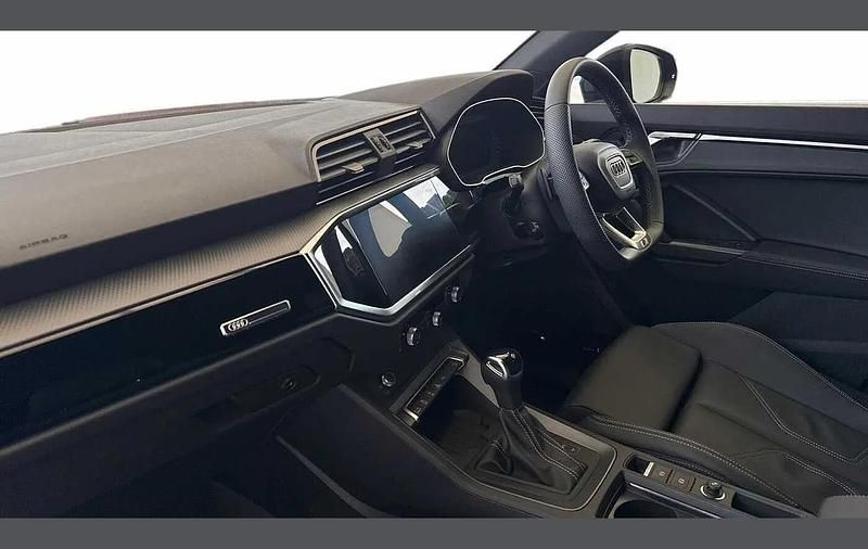 Novo Audi Q3 Black Edition 147 HP (108 kW) 2026 Azul SUV