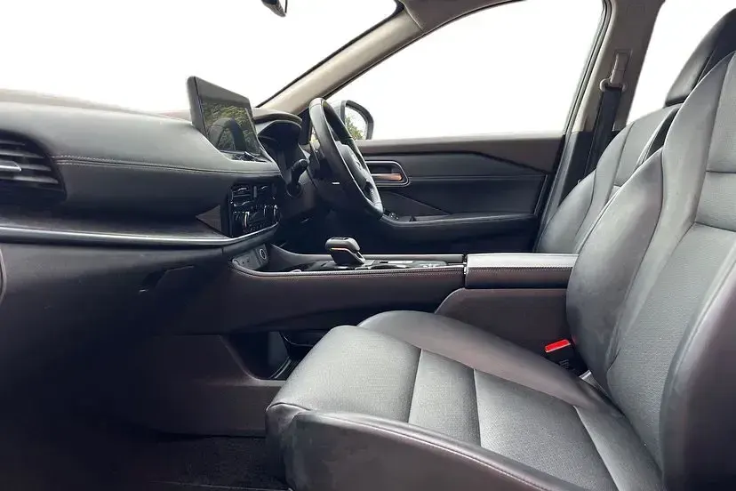 Used Nissan X-Trail Tekna 163 HP (119 kW) 2023 Champagne silver SUV