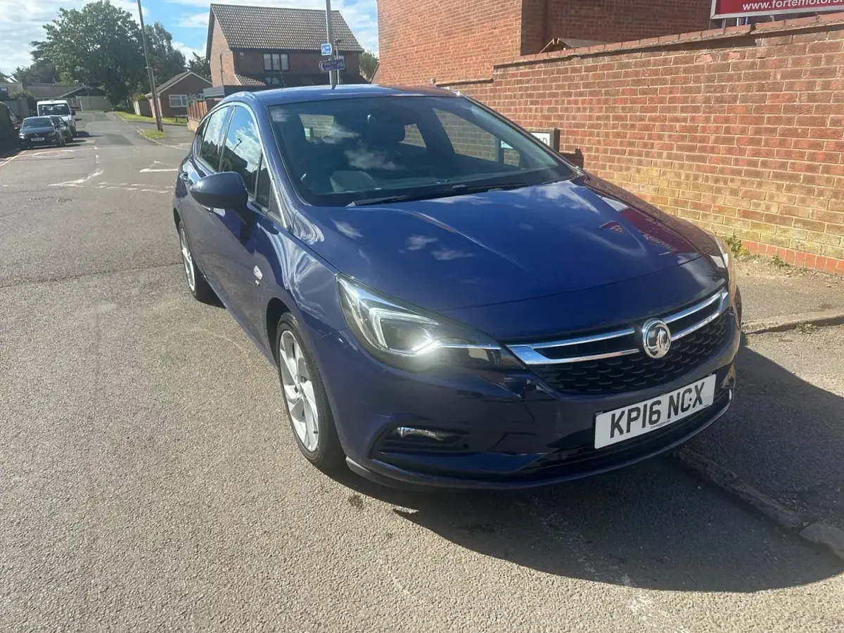 Używany Vauxhall Astra SRi 150 KM (110 kW) 2016 Niebieski Hatchback