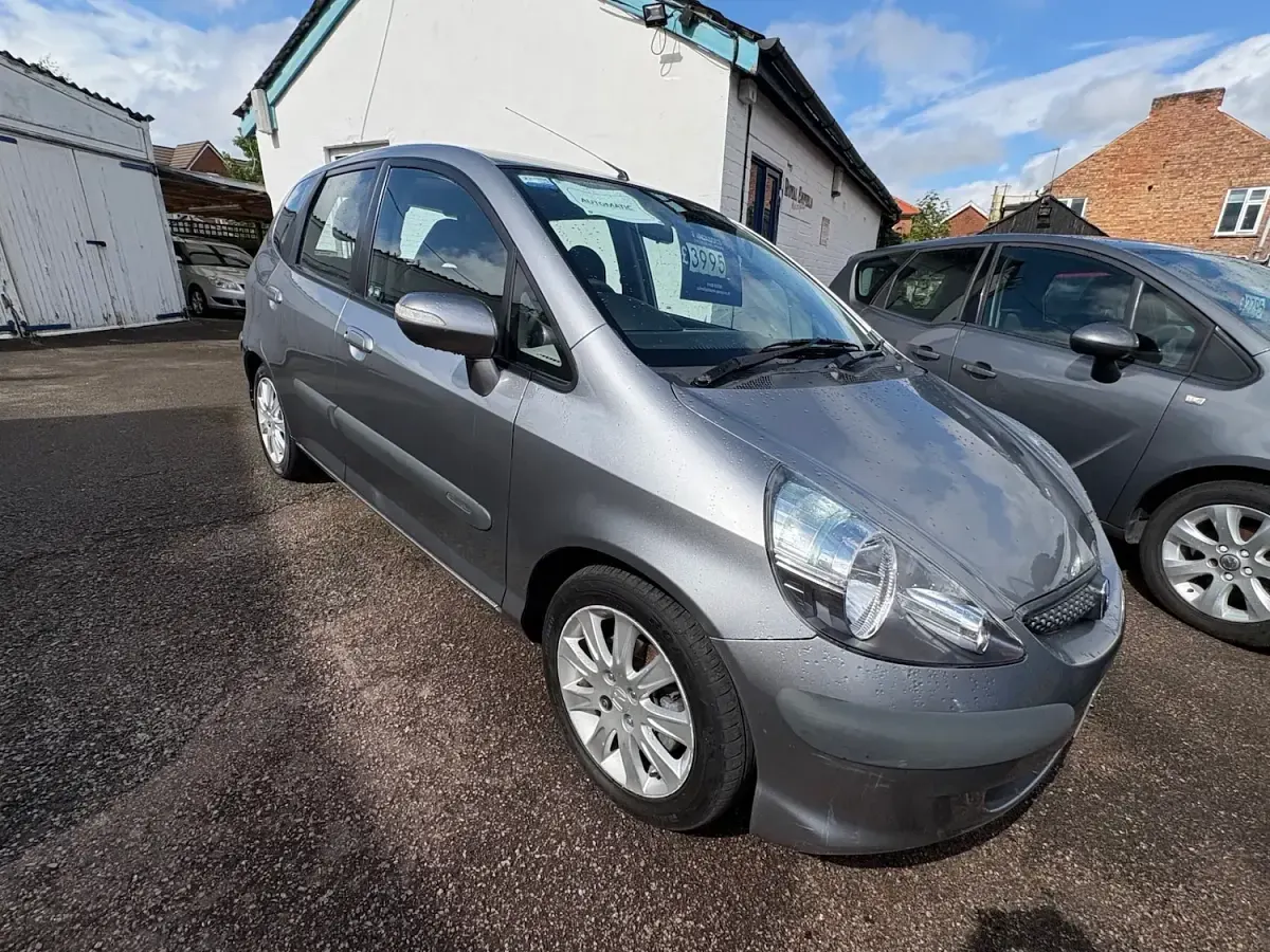 Used Honda Jazz SE 83 HP (61 kW) 2005 Silver Hatchback