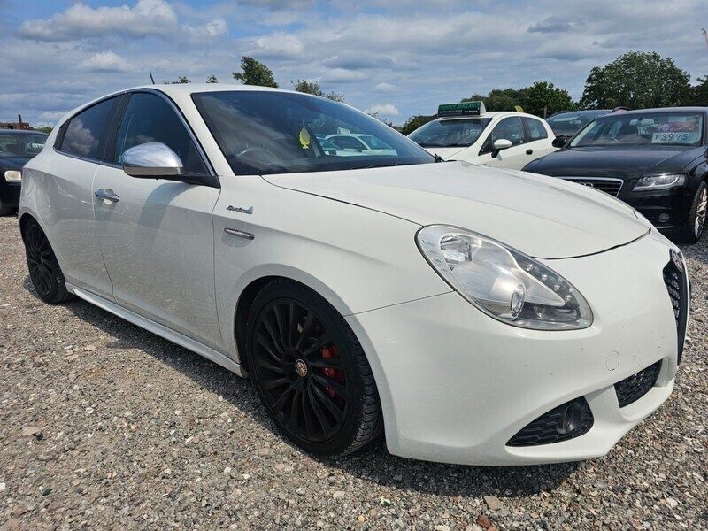 White Used 2013 Alfa Romeo Giulietta Hatchback | £3,395 - Image 1/4