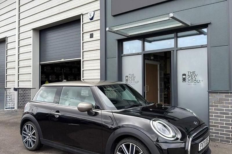 Used Mini Cooper Exclusive 136 HP (100 kW) 2021 Black Hatchback