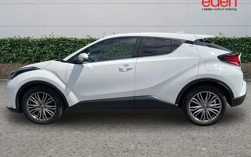 Used Toyota C-HR 184 HP (135 kW) 2022 White SUV