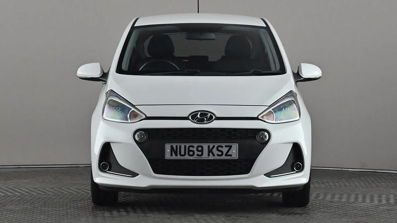 Used Hyundai i10 Premium SE 87 HP (63 kW) 2019 White Hatchback