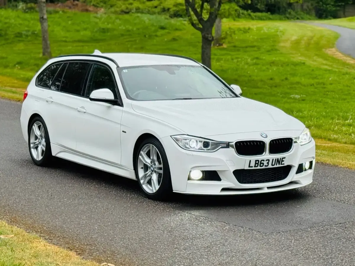 Begagnad BMW 320 2013 Vit Kombi