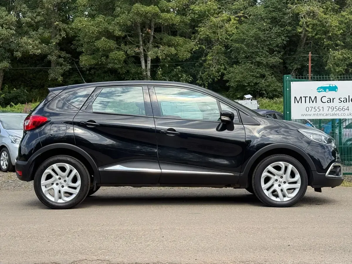 Used Renault Captur Dynamique 90 HP (66 kW) 2016 Black SUV