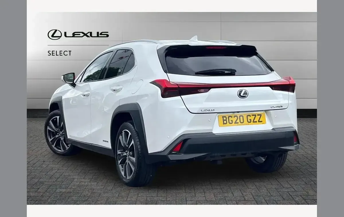 Used Lexus UX 250h 184 HP (135 kW) 2020 White SUV