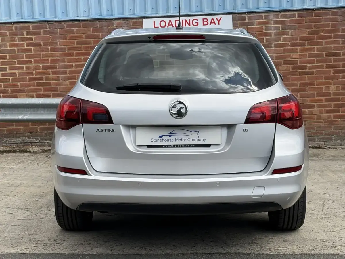 Used Vauxhall Astra 114 HP (83 kW) 2011 Silver Estate