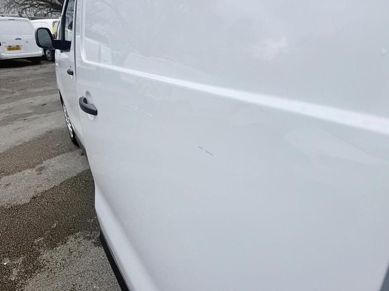 Second-hand Vauxhall Vivaro 145 CP (106 kW) 2023 Alb Monovolum