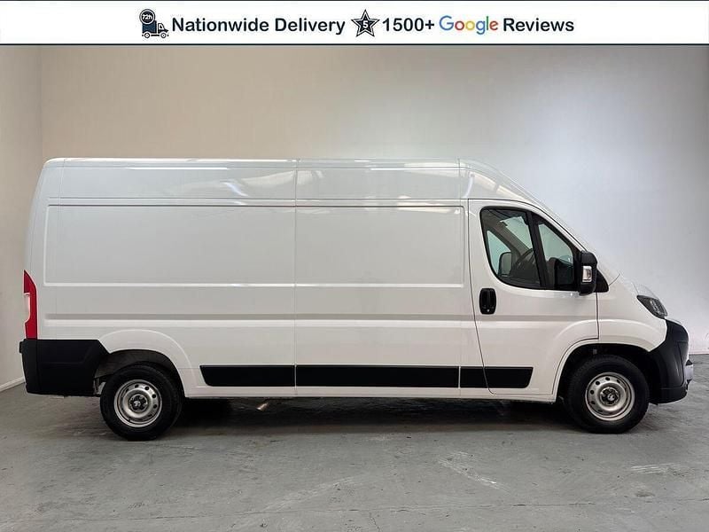 Used Vauxhall Movano S 140 HP (102 kW) 2024 White MPV