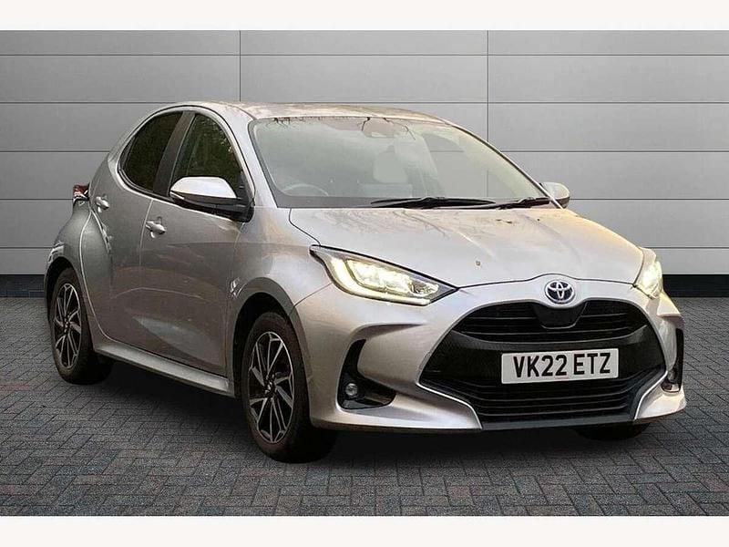 Silver Used 2022 Toyota Yaris Hybrid Design Hatchback | £17,395 (Fair price) - Image 1/3