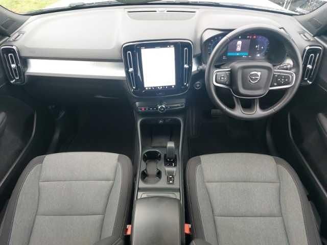 Used Volvo XC40 Core 161 HP (118 kW) 2025 SUV