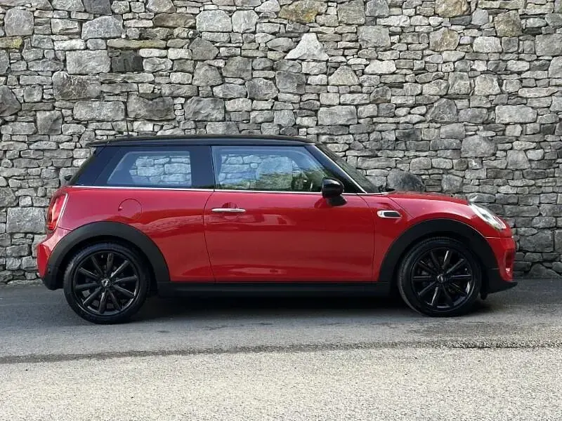 Used Mini Cooper Hatch 134 HP (98 kW) 2018 Red Hatchback