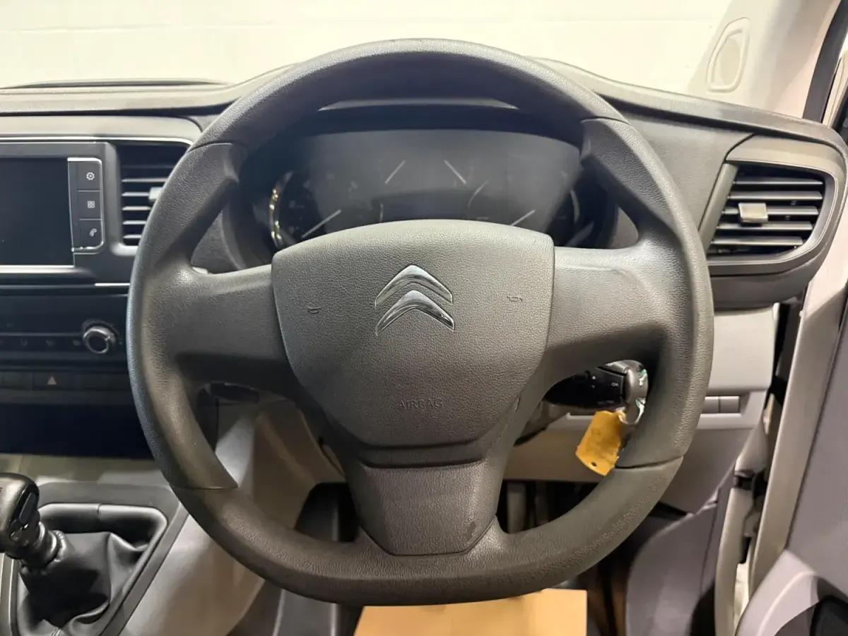 Used Citroën Dispatch 99 HP (72 kW) 2020 White MPV