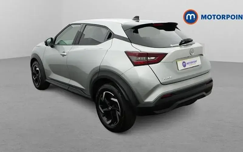 Used Nissan Juke N-Connecta 114 HP (83 kW) 2023 Silver SUV