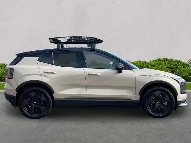 Usado Volvo EX30 CC Performance 310 kW (422 HP) 2025 SUV