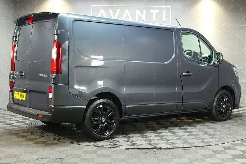 Used Renault Trafic 150 HP (110 kW) 2022 Slate grey