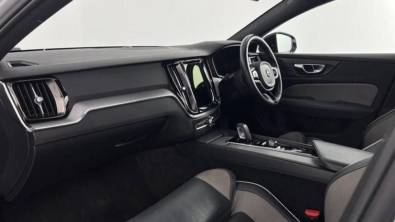 Used Volvo S60 R-Design 250 HP (183 kW) 2021 Silver Sedan