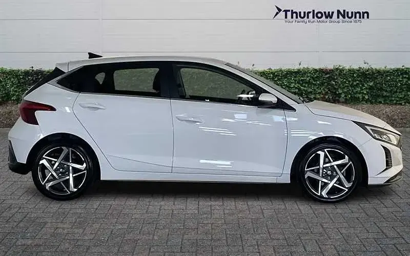 Used Hyundai i20 Premium 101 HP (74 kW) 2025 White Hatchback