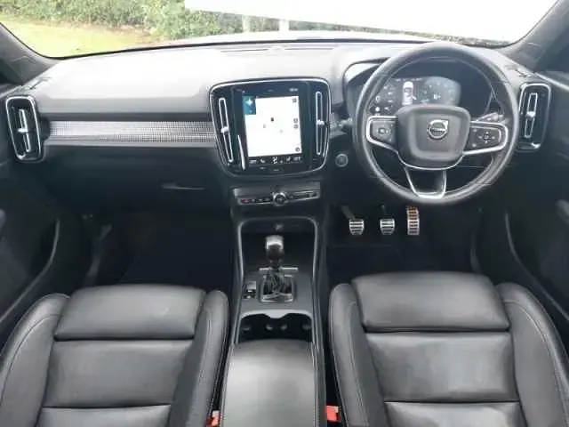 Used Volvo XC40 R-Design 163 HP (119 kW) 2021 Red SUV