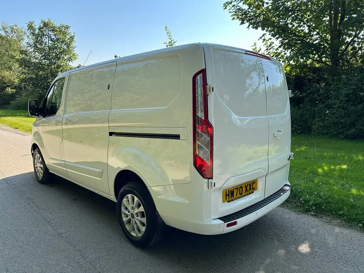 Used Ford Transit Custom Limited 130 HP (95 kW) 2020 White Van