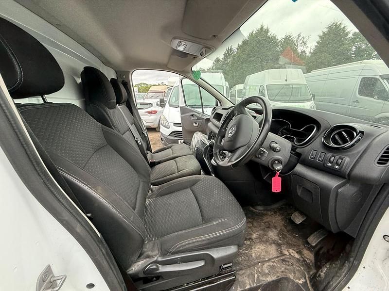 Gebraucht Vauxhall Vivaro Sport 125 PS (91 kW) 2017 Weiß Van / Kleinbus