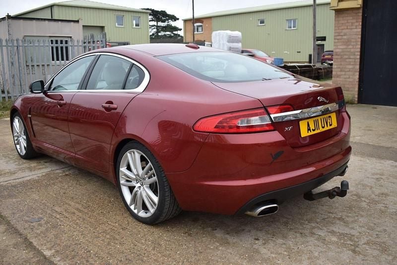 Begagnad Jaguar XF Portfolio 2011 Röd Sedan