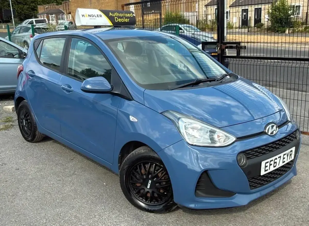 Used Hyundai i10 SE 67 HP (49 kW) 2017 Blue Hatchback
