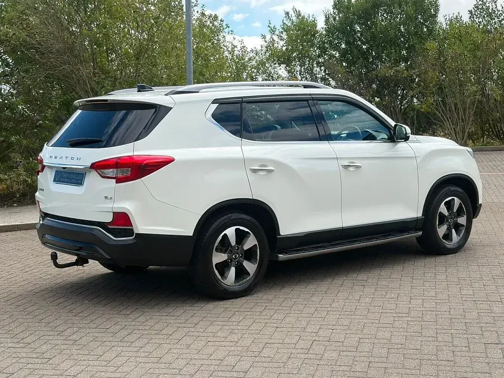 Used SsangYong Rexton 181 HP (133 kW) 2018 White SUV