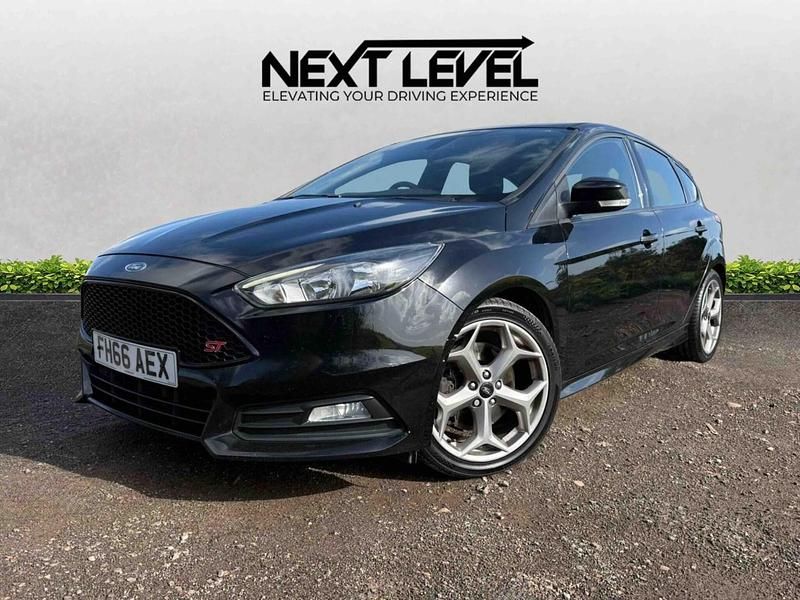 Used Ford Focus ST 250 HP (183 kW) 2016 Black Hatchback