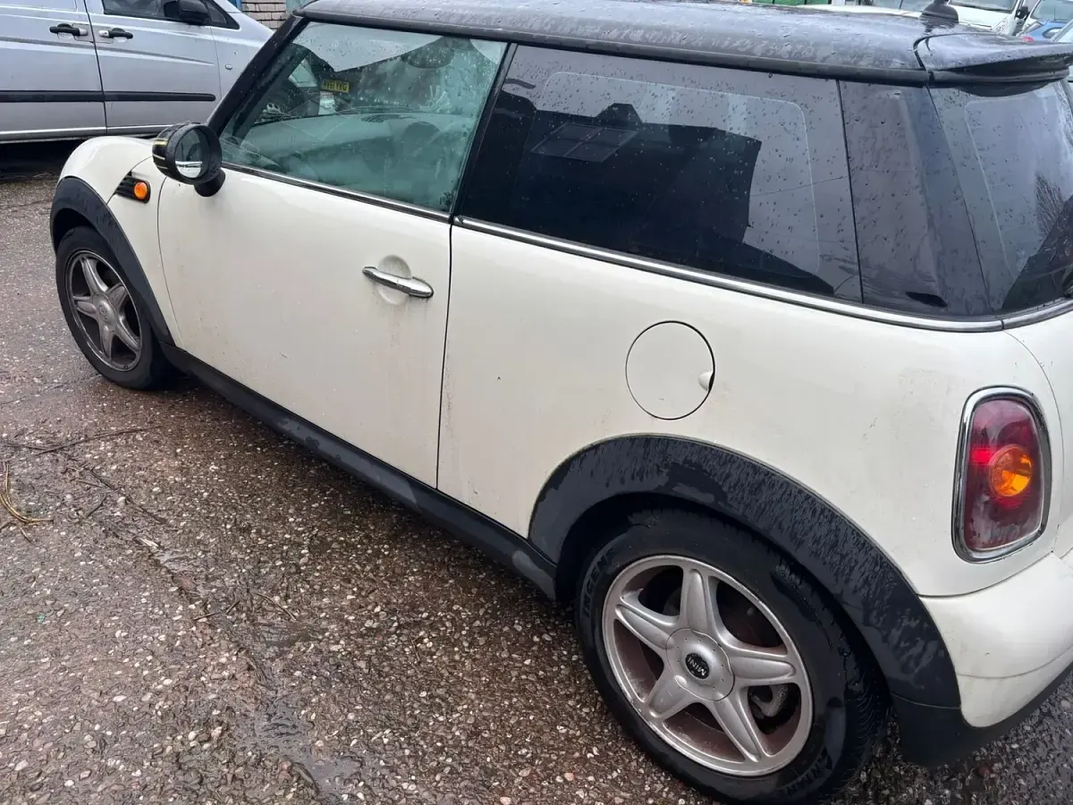 Used Mini Cooper Hatch 2007 White Hatchback