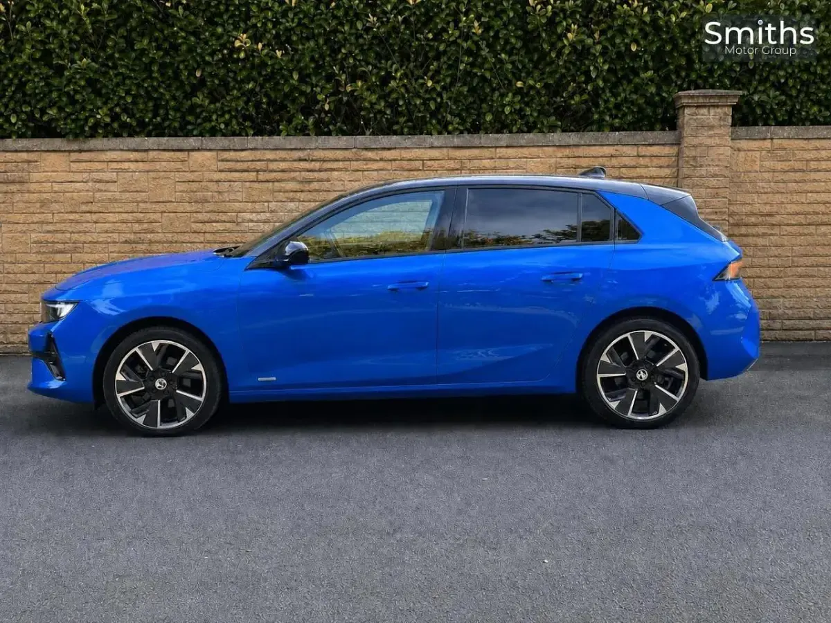Used Vauxhall Astra Ultimate 113 kW (154 HP) 2023 Blue Hatchback